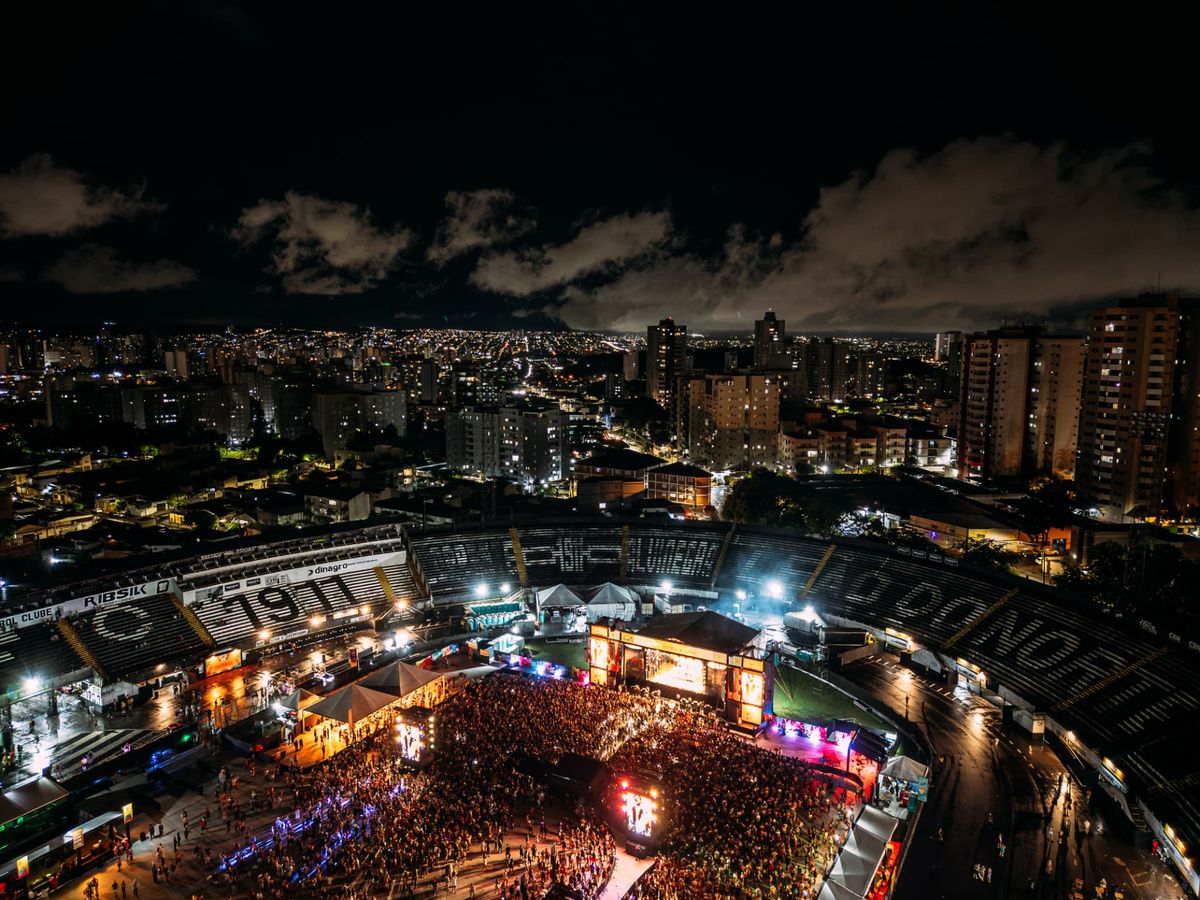 Arena do bloco à noite em Ribeirão Preto